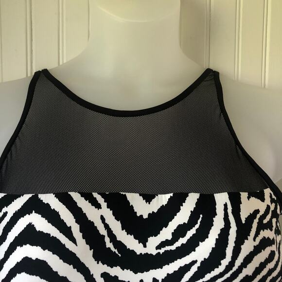 COCO REEF CONTOURS Retail $134 Black Tummy Control Underwire One Piece 16/40C - Picture 2 of 8